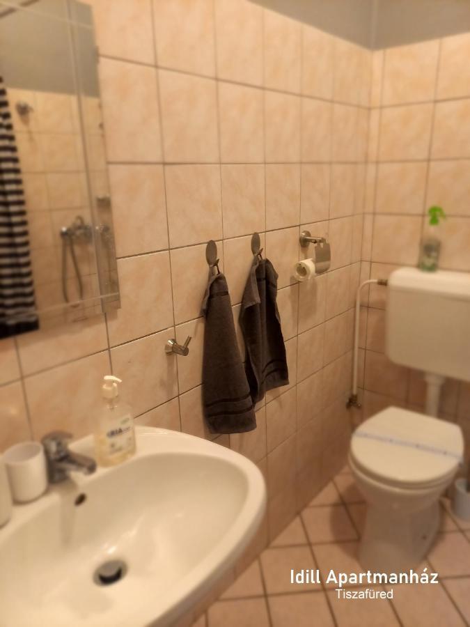 Idill Apartmanhaz B&B Tiszafured Bagian luar foto