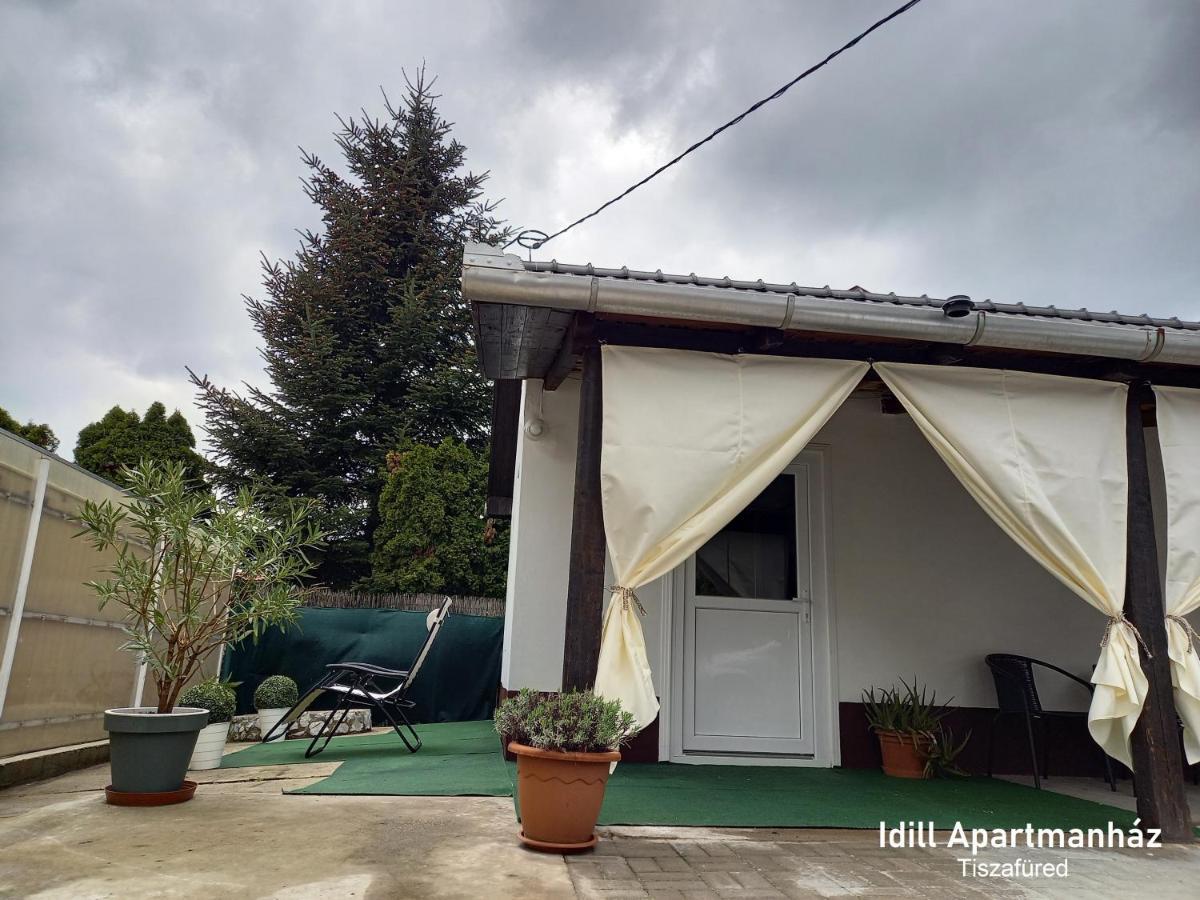 Idill Apartmanhaz B&B Tiszafured Bagian luar foto