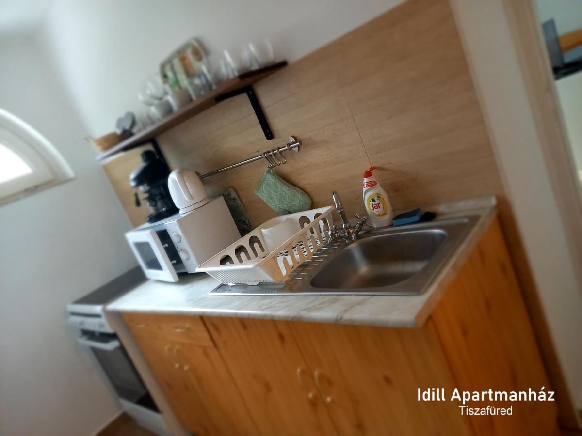 Idill Apartmanhaz B&B Tiszafured Bagian luar foto