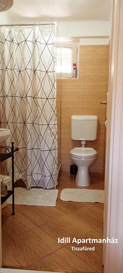 Idill Apartmanhaz B&B Tiszafured Bagian luar foto