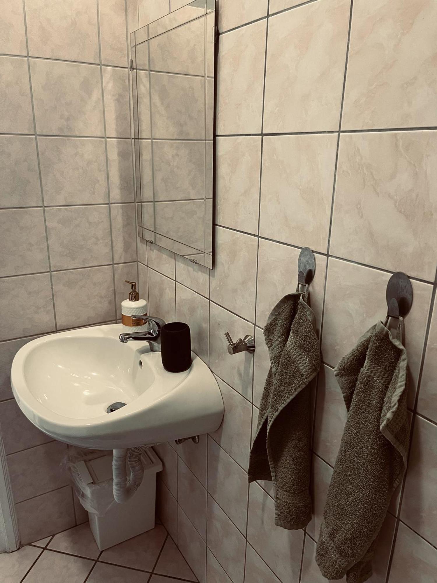 Idill Apartmanhaz B&B Tiszafured Bagian luar foto